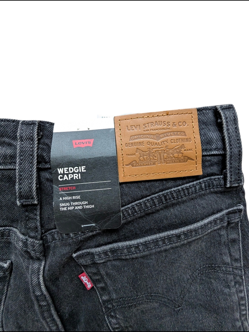 Levi's Black Wedgie Capri High-Rise Jeans - Picture 4 of 5